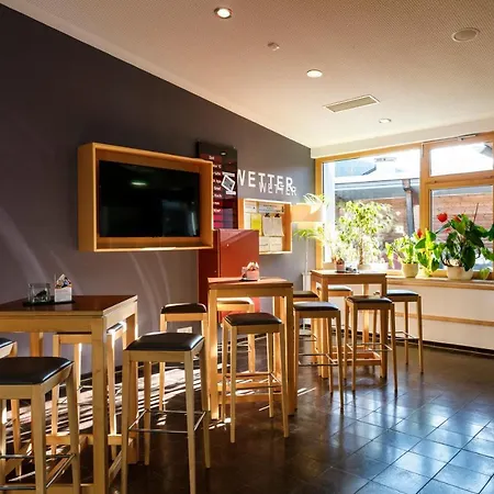 - Membership Required! ホステル