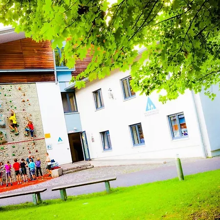 - Membership Required! ホステル